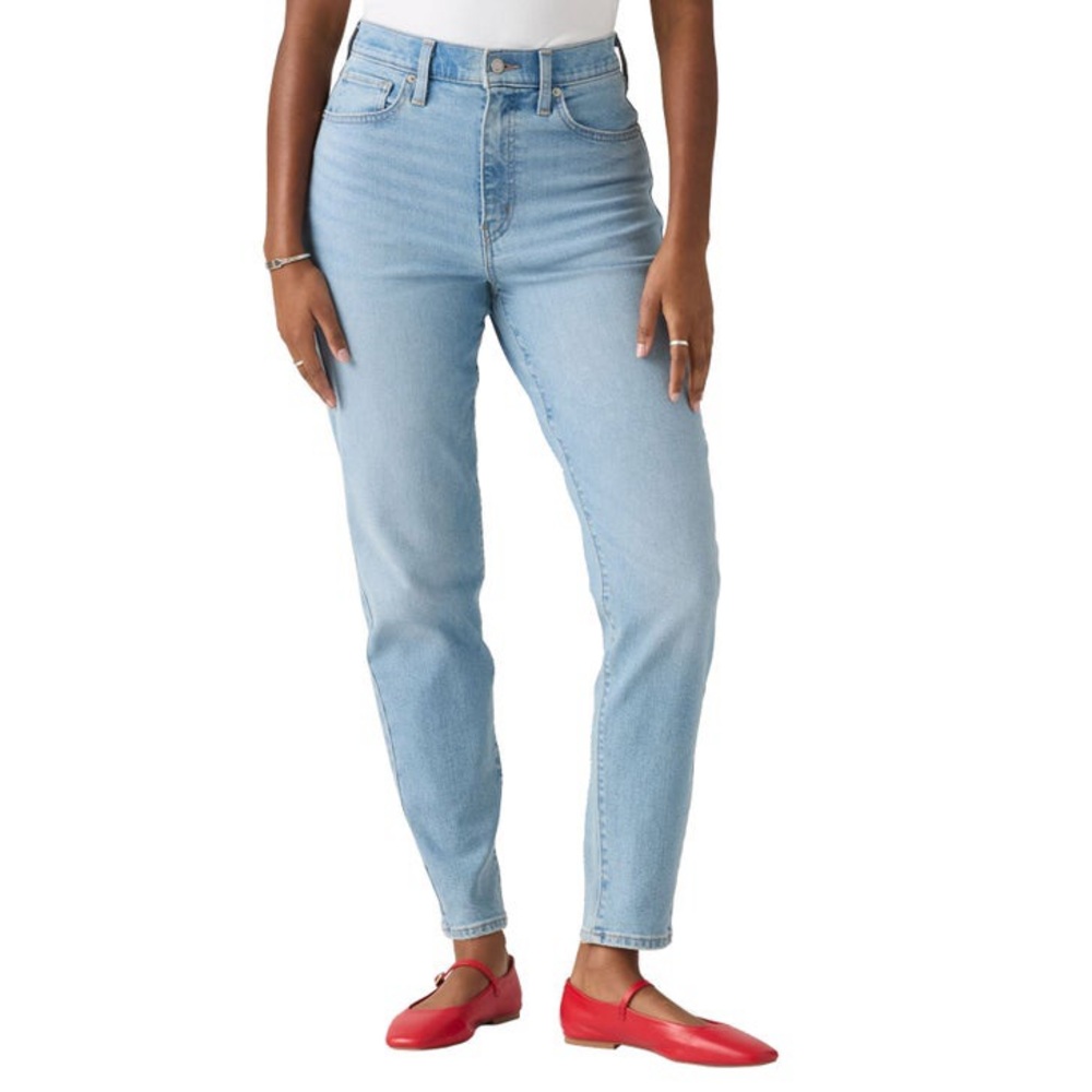 Levi’s Mom Jeans High-Rise Light Blue